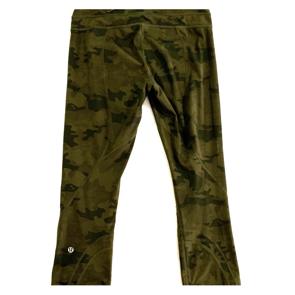Lululemon Camo leggings - excellent condition.
